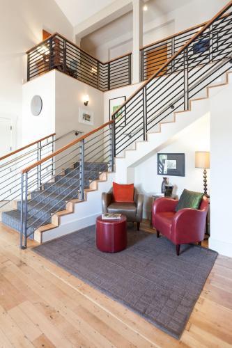 Hanford House Inn