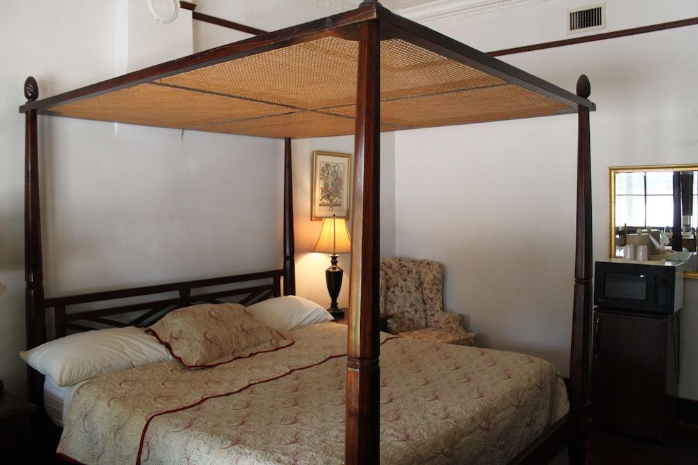 The Hotel Limpia