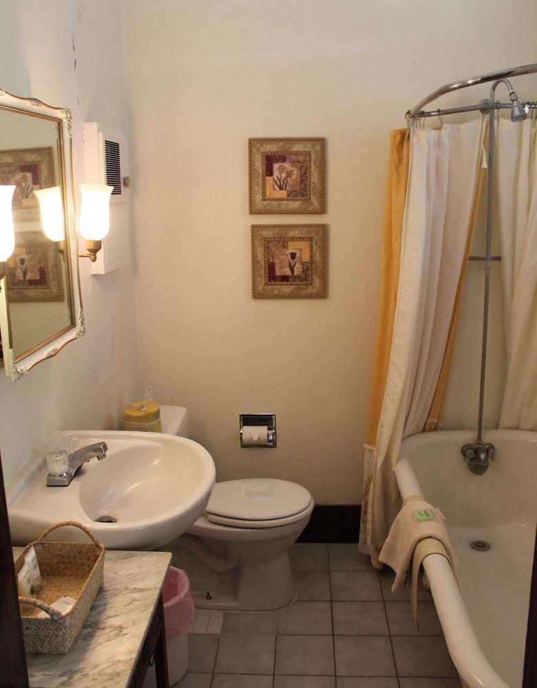 The Hotel Limpia