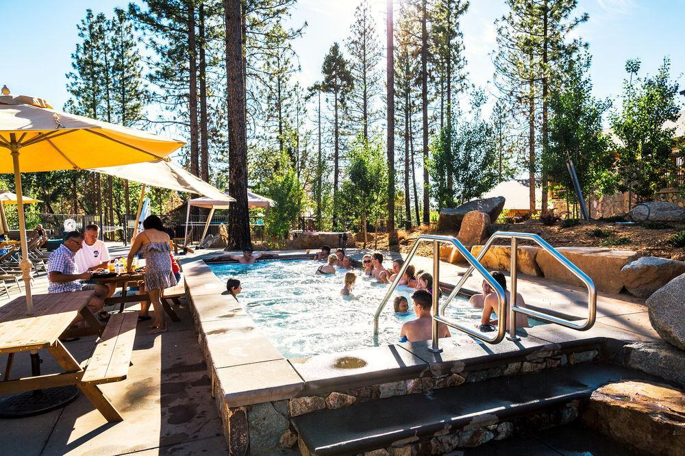 Rush Creek Lodge at Yosemite