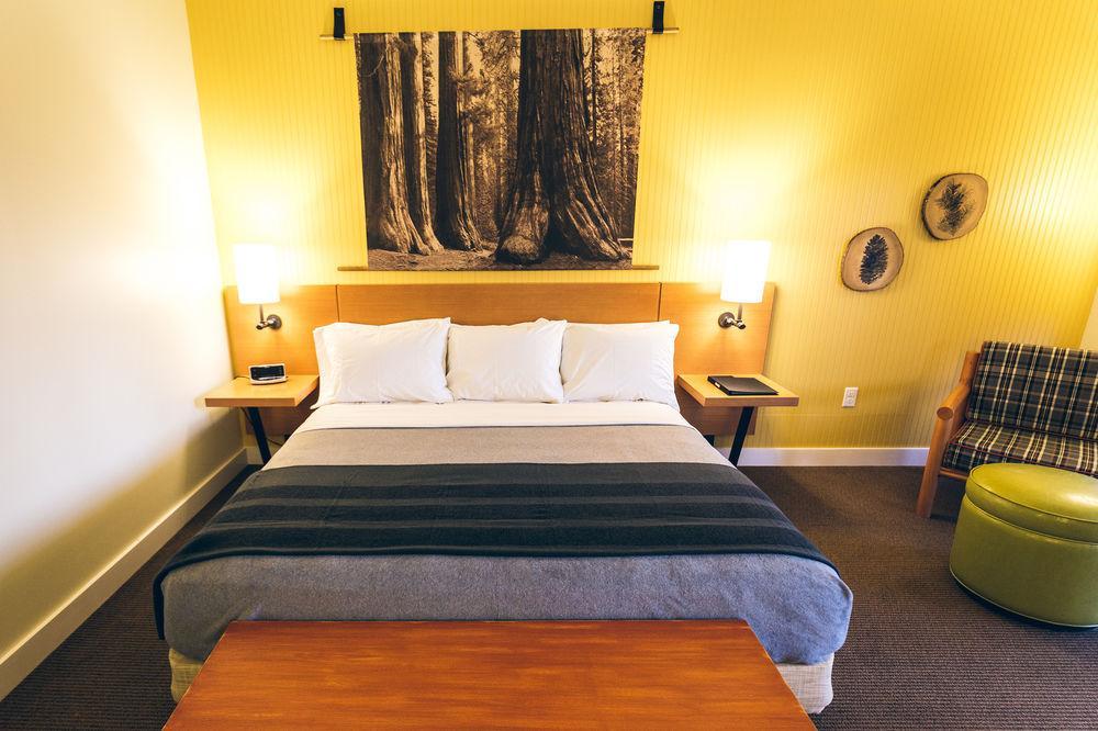 Rush Creek Lodge at Yosemite