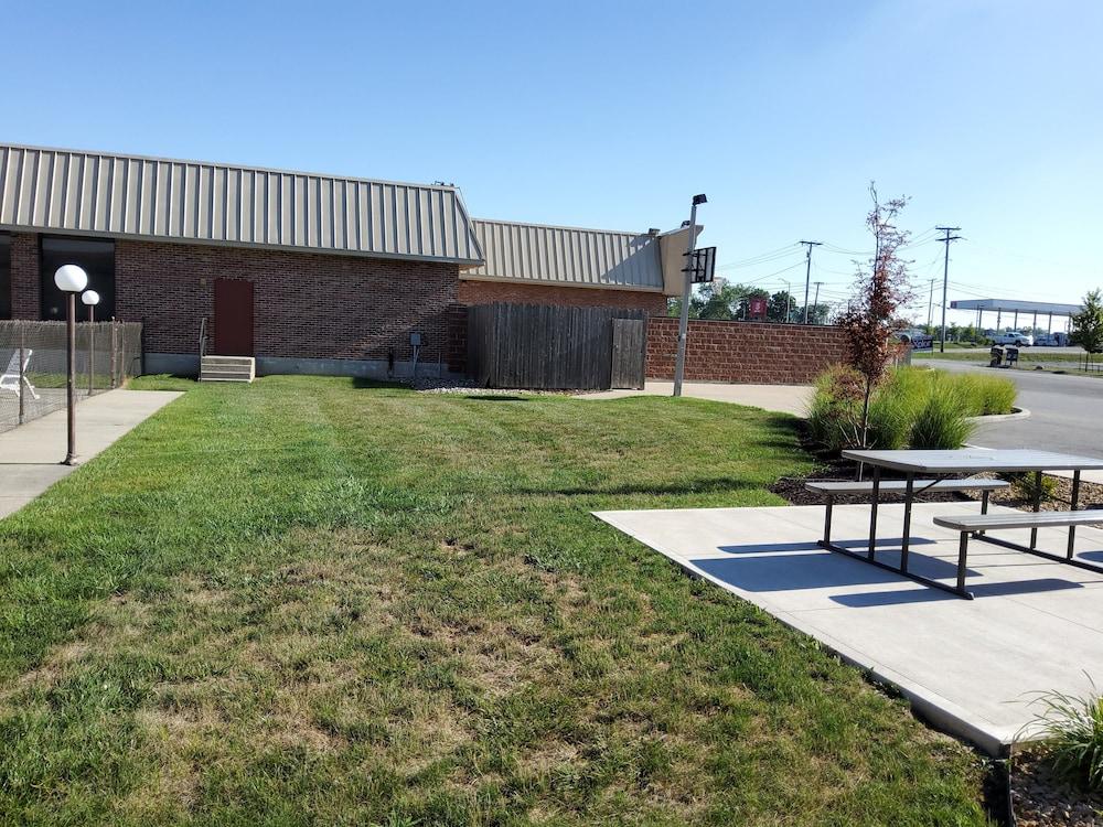 Klopsenstein Inn & Suites