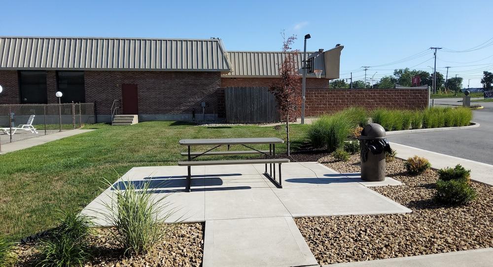 Klopsenstein Inn & Suites