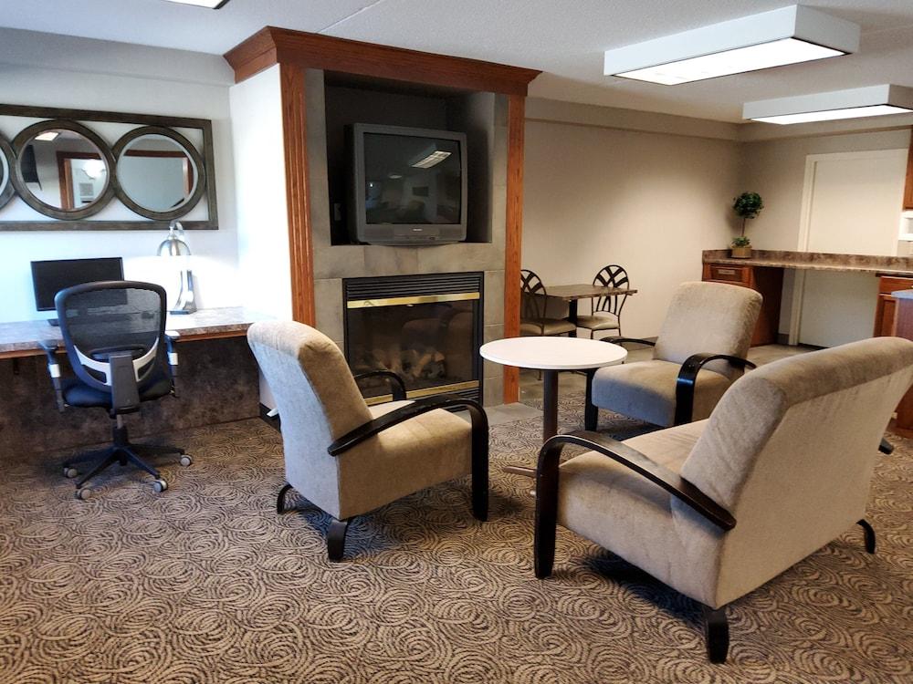 Klopsenstein Inn & Suites