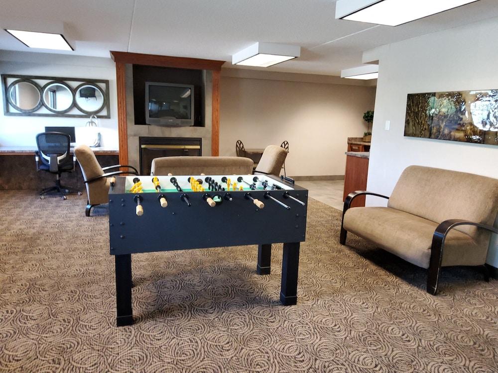 Klopsenstein Inn & Suites