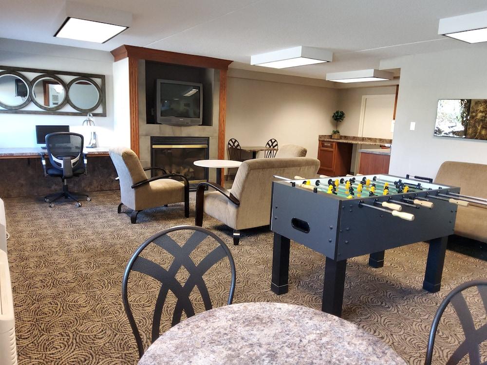 Klopsenstein Inn & Suites
