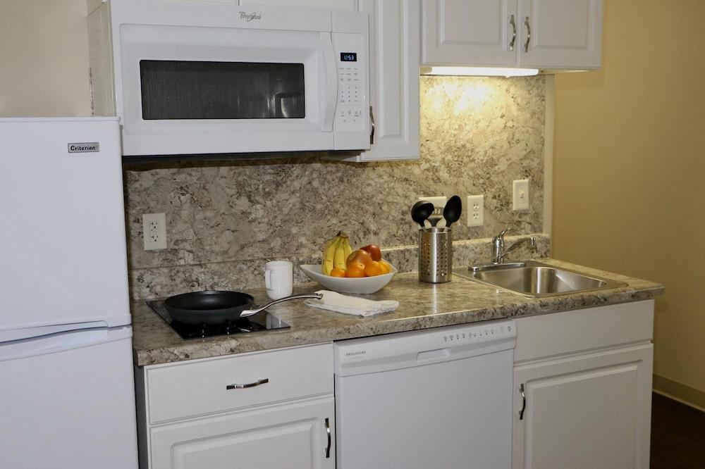 Klopsenstein Inn & Suites