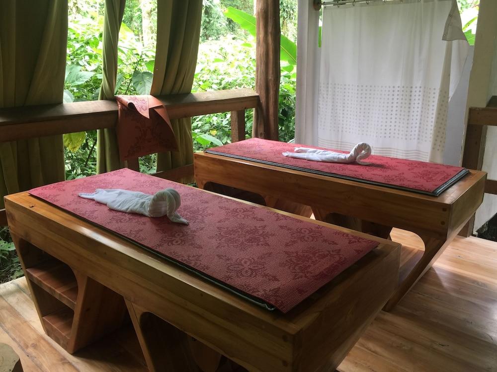 Cinco Ceibas Rainforest Reserve and Adventure Park