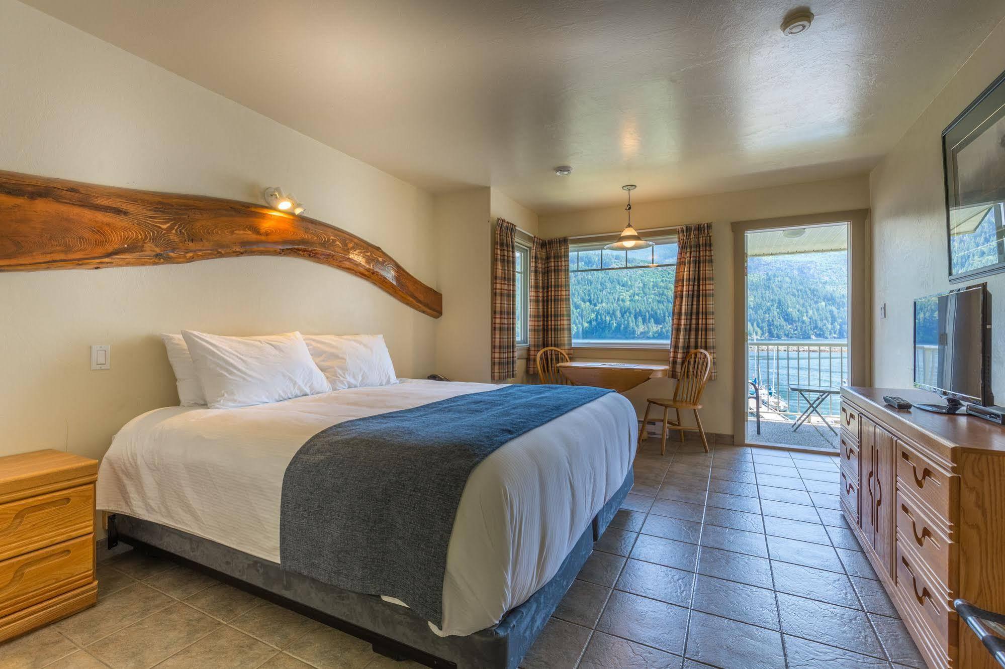 Bathgate Resort & Marina