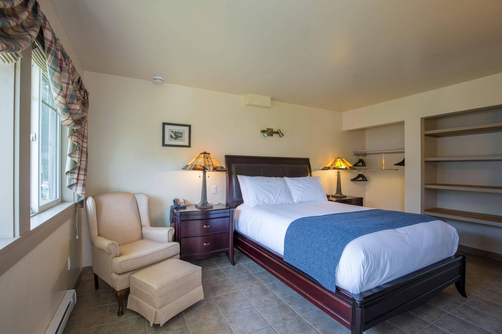 Bathgate Resort & Marina