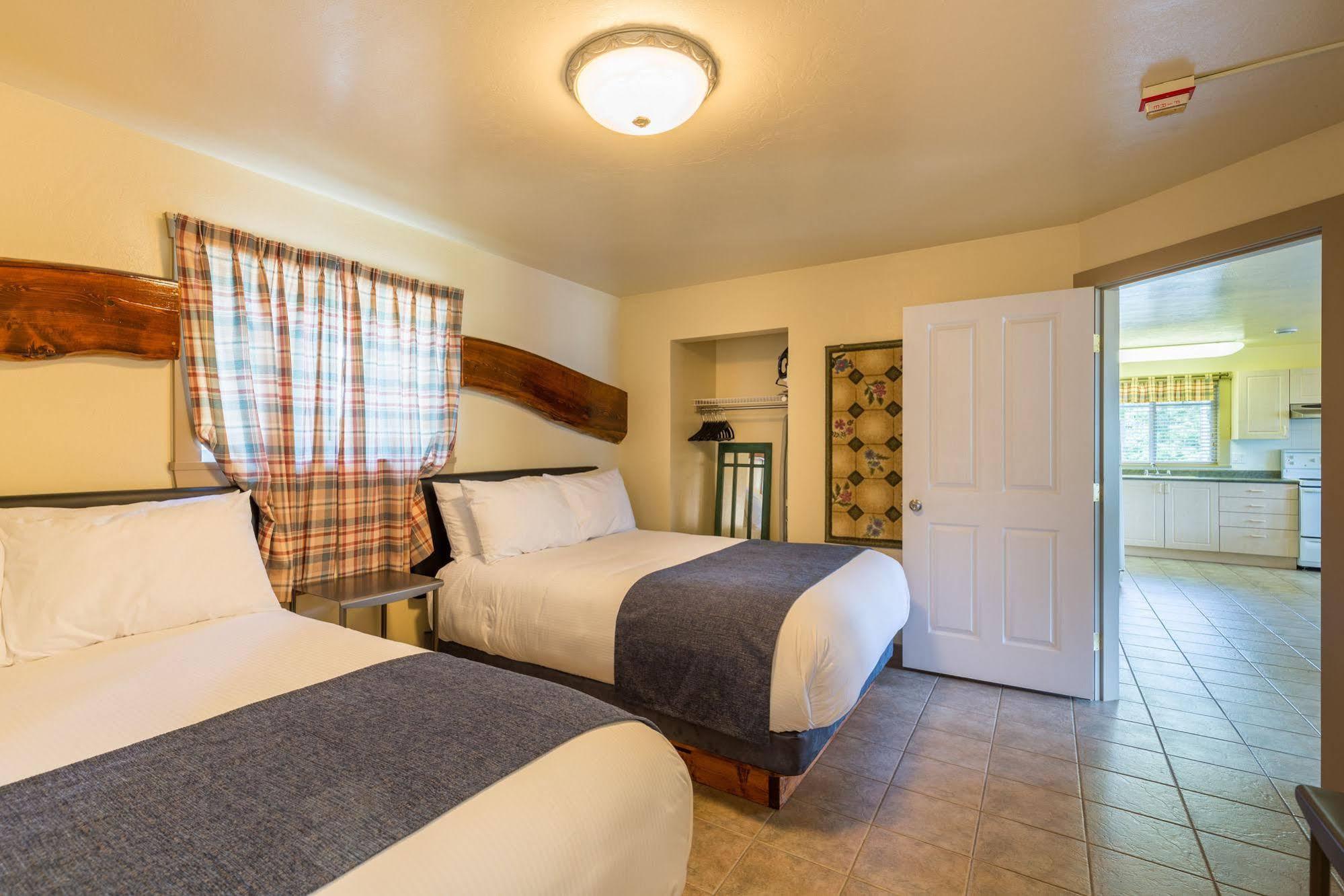 Bathgate Resort & Marina