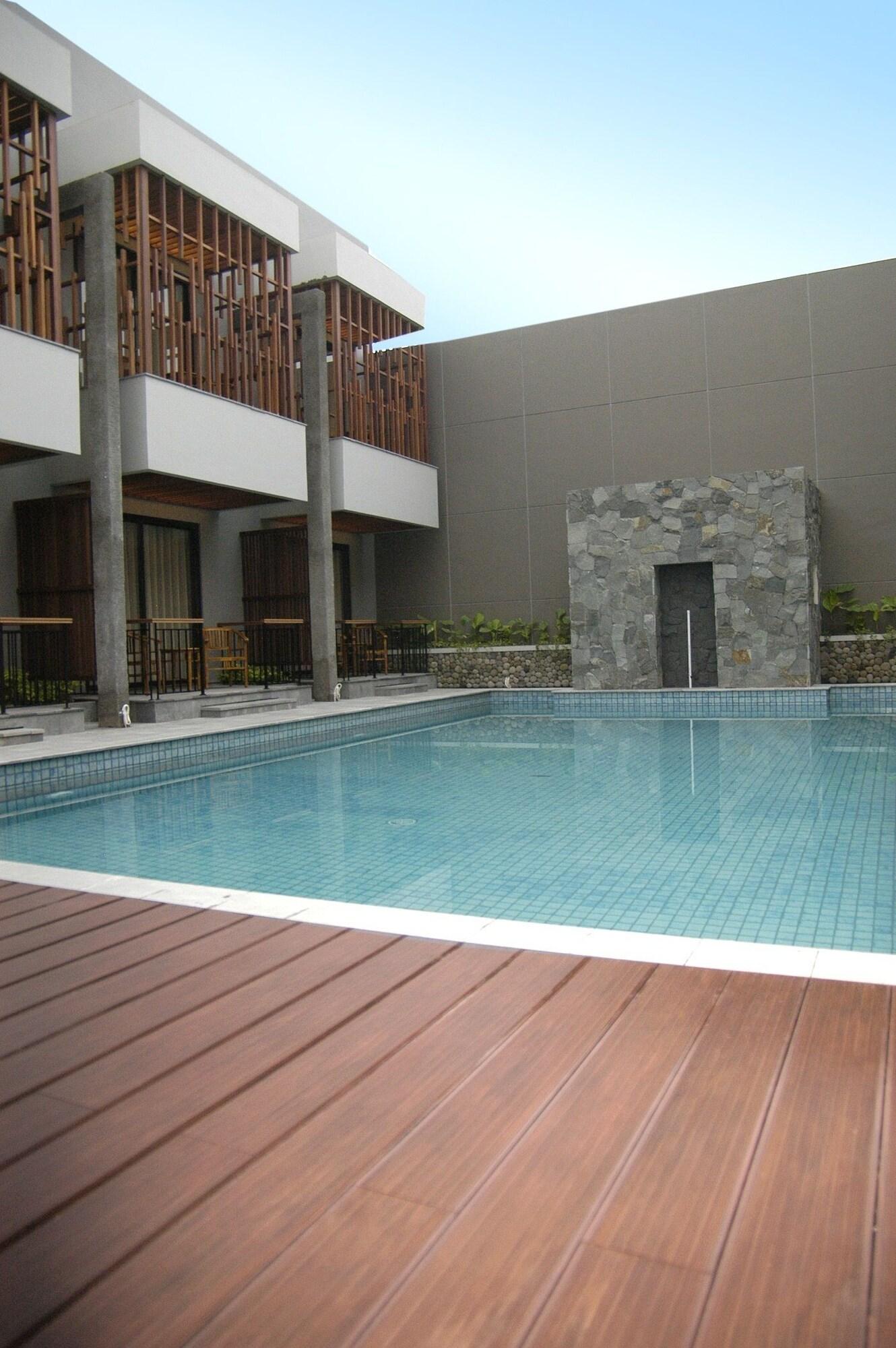 Grand Laguna Hotel & Villa