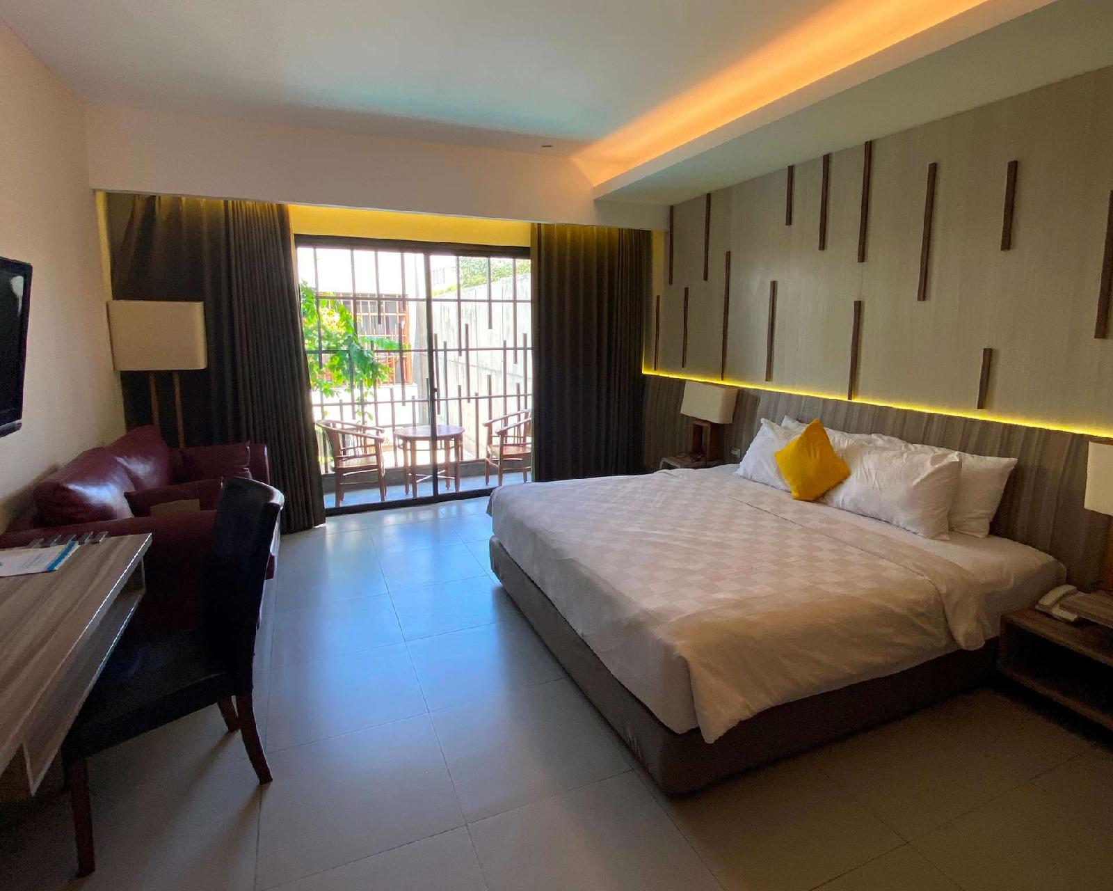 Grand Laguna Hotel & Villa