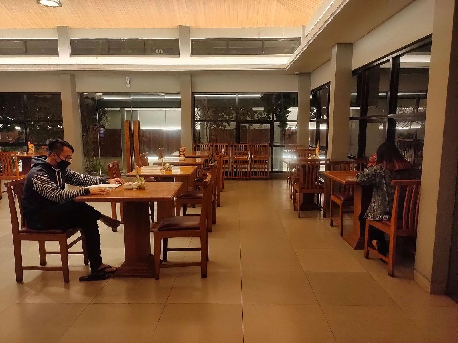 Grand Laguna Hotel & Villa