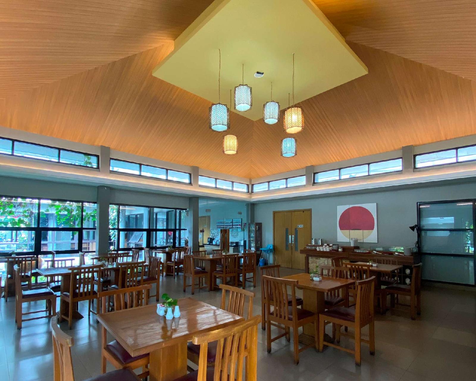 Grand Laguna Hotel & Villa