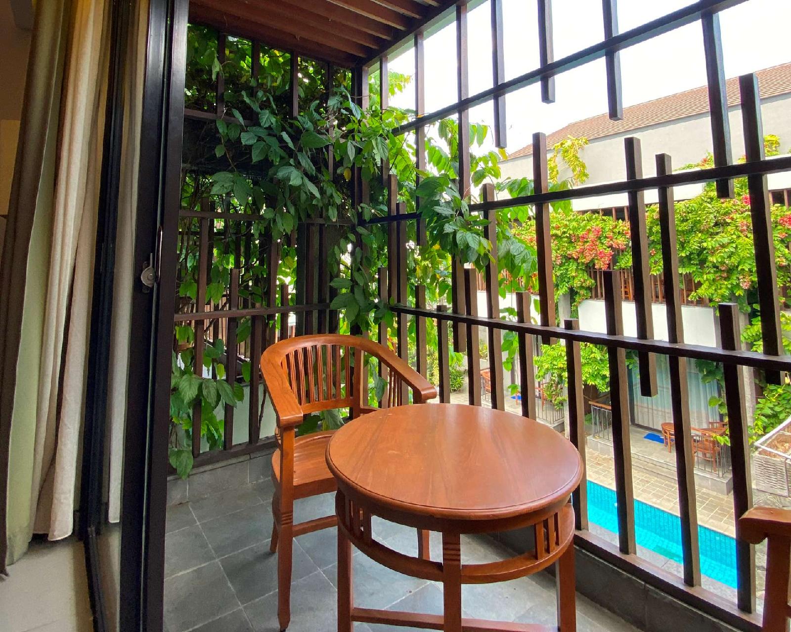 Grand Laguna Hotel & Villa