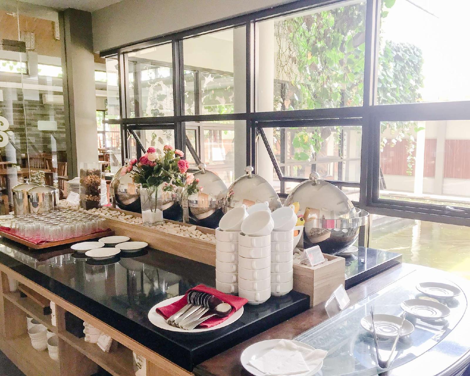 Grand Laguna Hotel & Villa