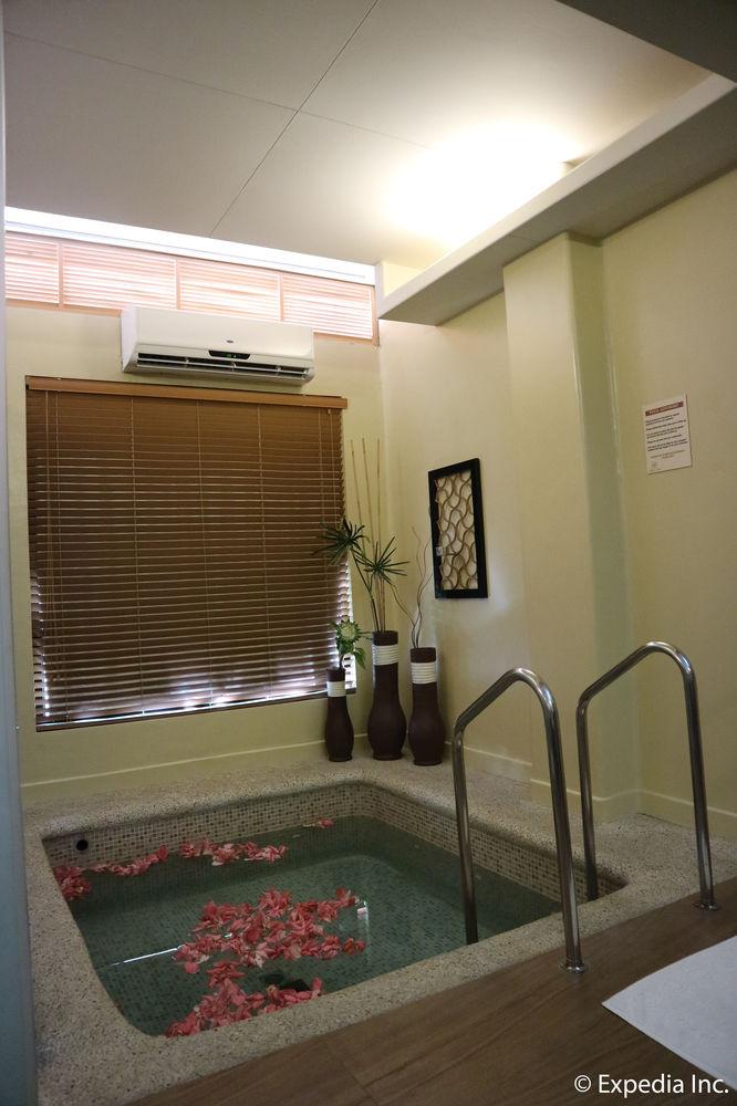 Splash Suites Hotel Laguna