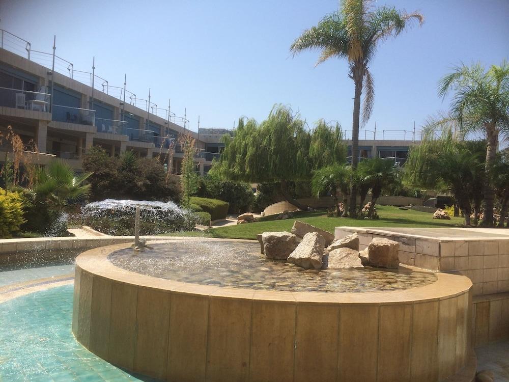 Nomi Suites