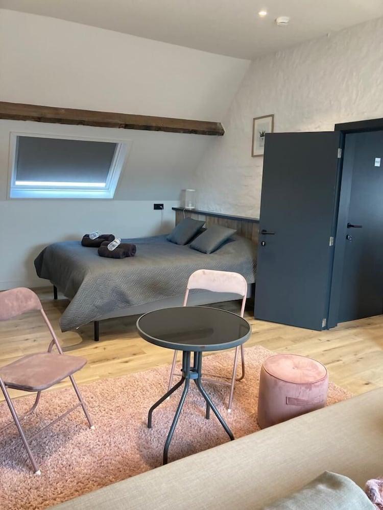Hostel 28