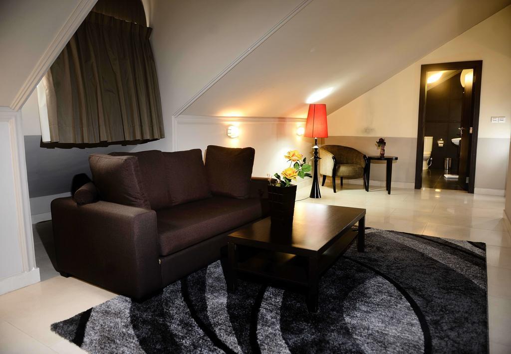 Hotel Elion House