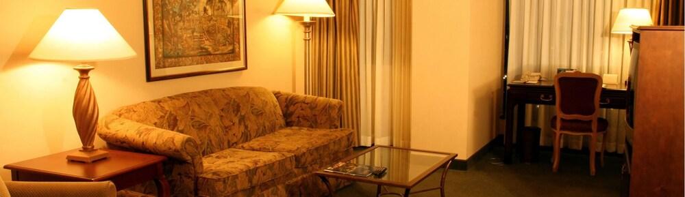 Meridian Drive Hotel