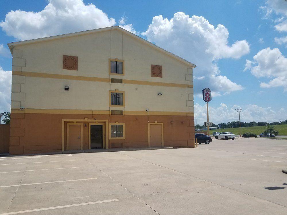 Motel 8