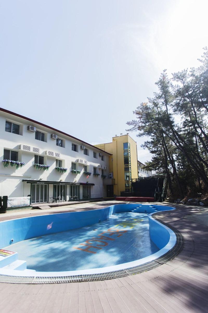 Pine Beach Hotel