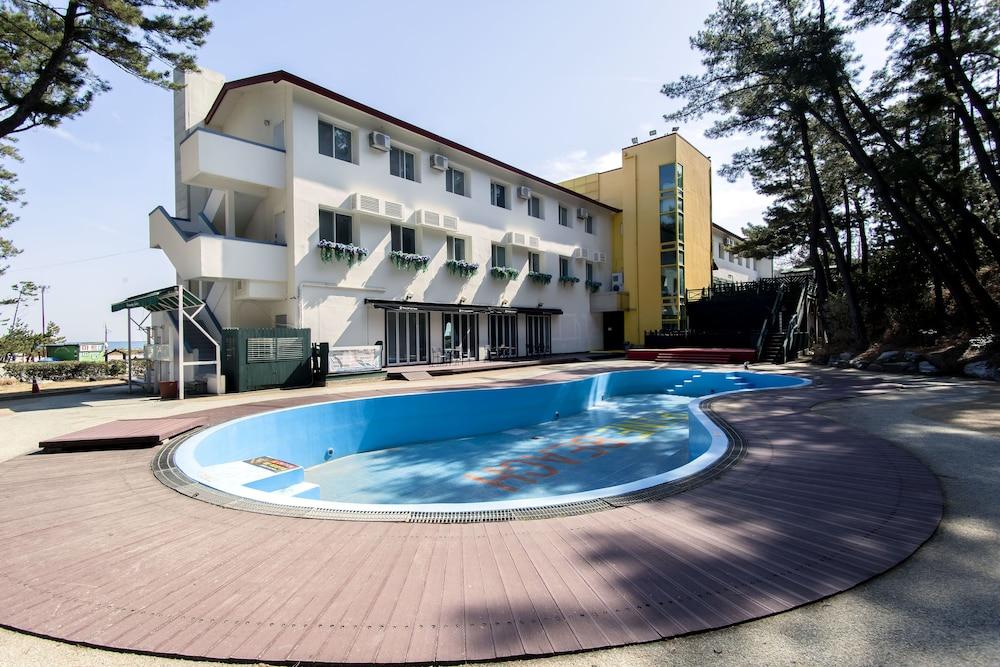 Pine Beach Hotel