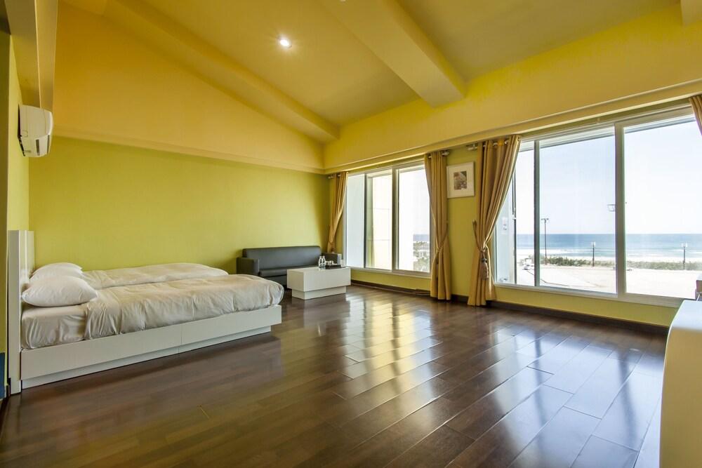 Pine Beach Hotel