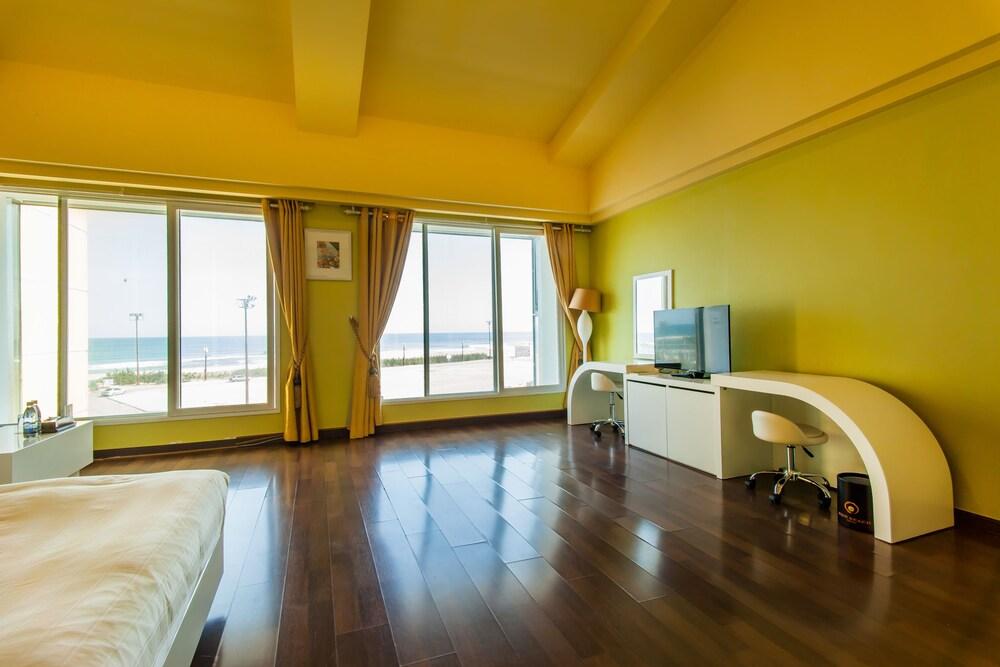 Pine Beach Hotel