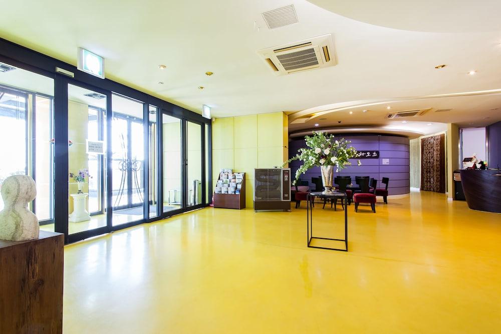 Pine Beach Hotel