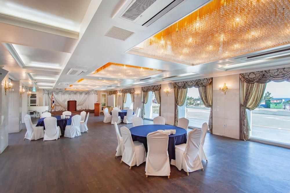 Pine Beach Hotel