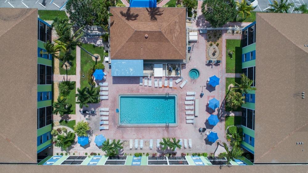 Tropical Sands Resort