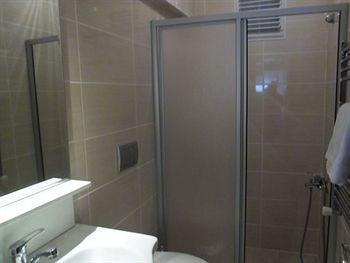 Ezra Suites