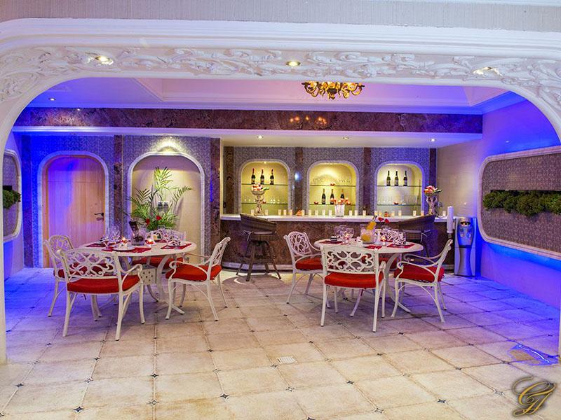 Ghasre Talaee Hotel