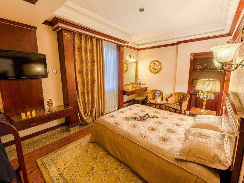 Ghasre Talaee Hotel