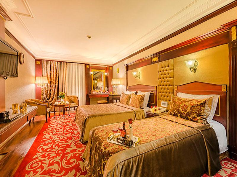 Ghasre Talaee Hotel