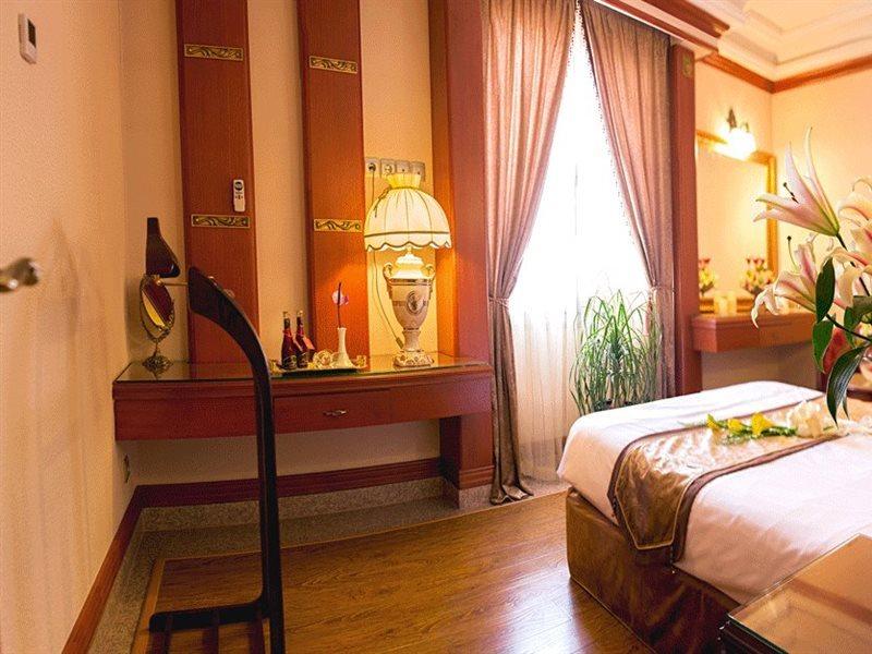 Ghasre Talaee Hotel