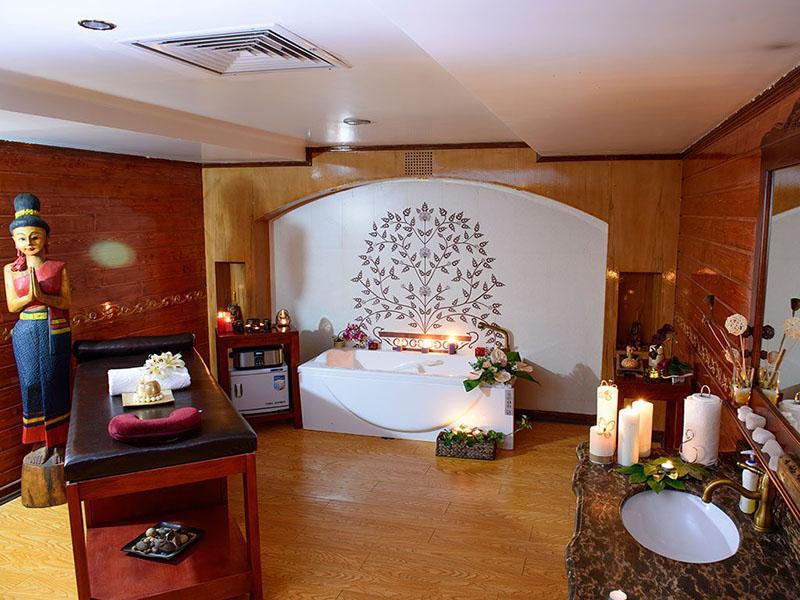 Ghasre Talaee Hotel