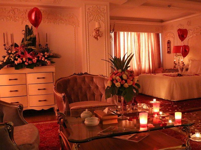 Ghasre Talaee Hotel