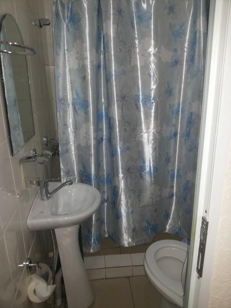 Kuze Hotel