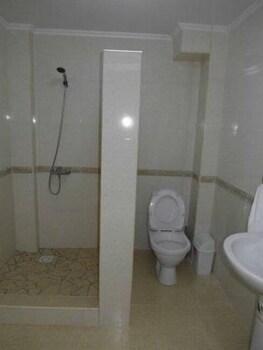 Kuze Hotel