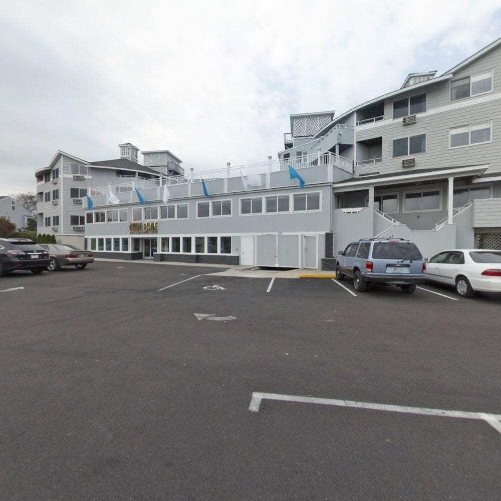 Aqua Blue Hotel