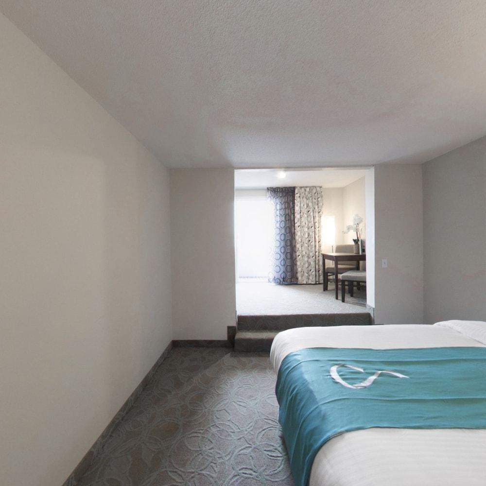 Aqua Blue Hotel