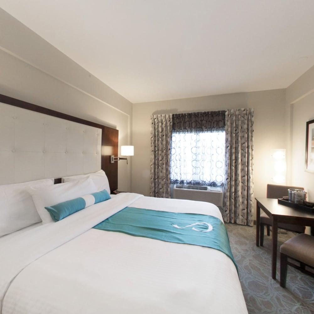 Aqua Blue Hotel