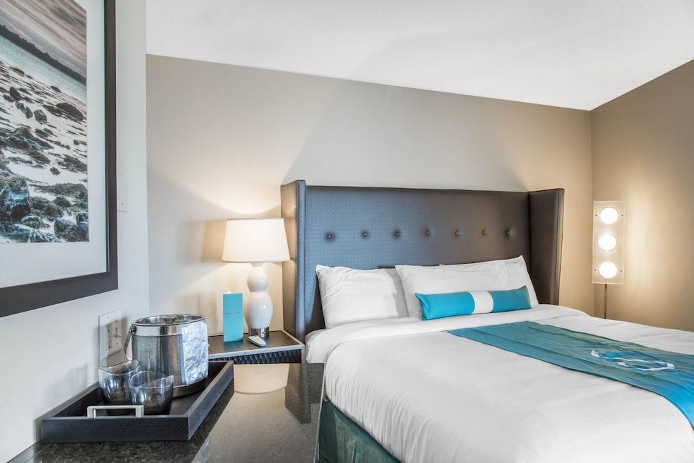 Aqua Blue Hotel