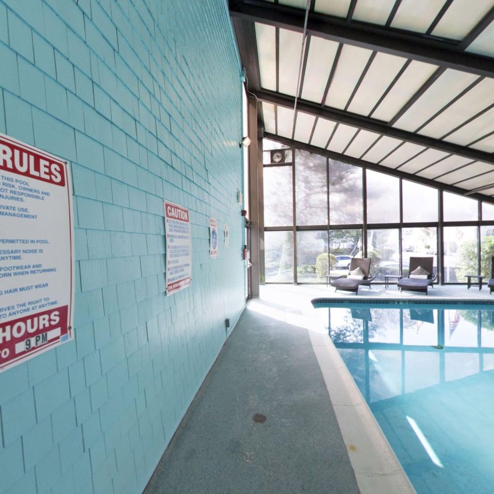 Aqua Blue Hotel
