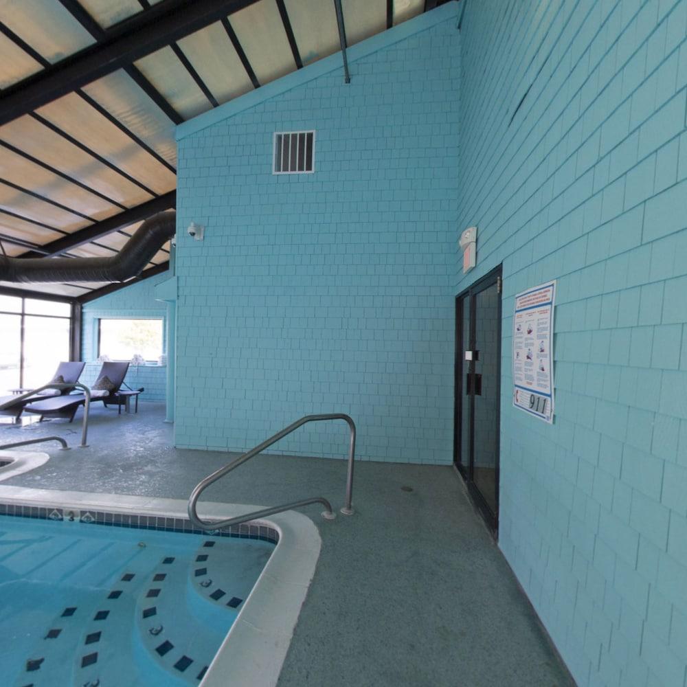 Aqua Blue Hotel