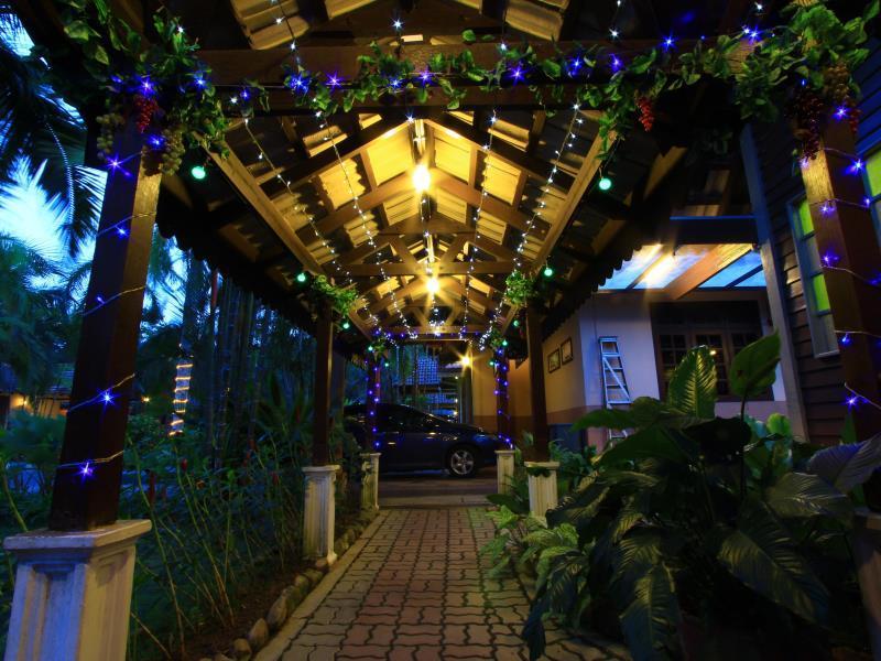 Six Villa Inn
